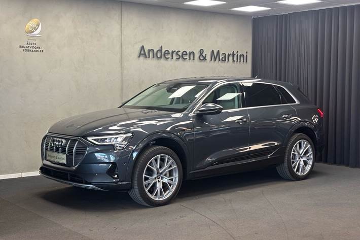 Grå Audi e-tron fra 2023