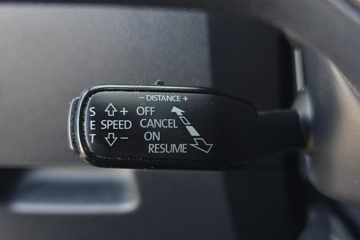 Sort Skoda Octavia fra 2020