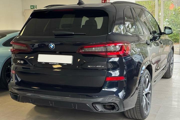 Sort BMW X5 fra 2022