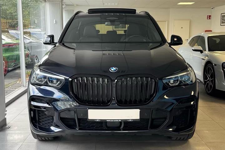 Sort BMW X5 fra 2022