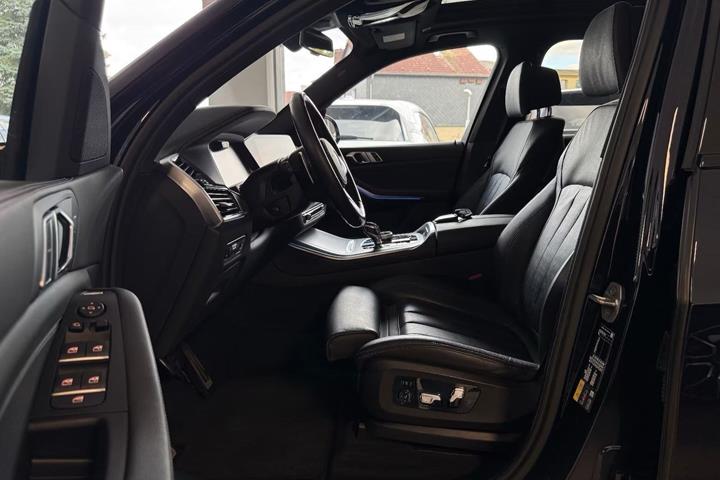 Sort BMW X5 fra 2022