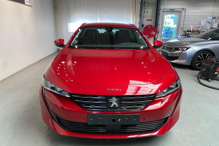 Rød Peugeot 508 fra 2020