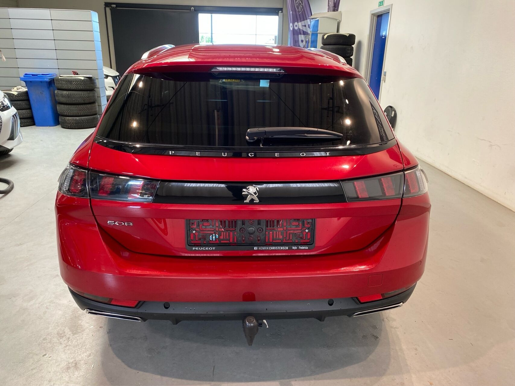 Rød Peugeot 508 fra 2020