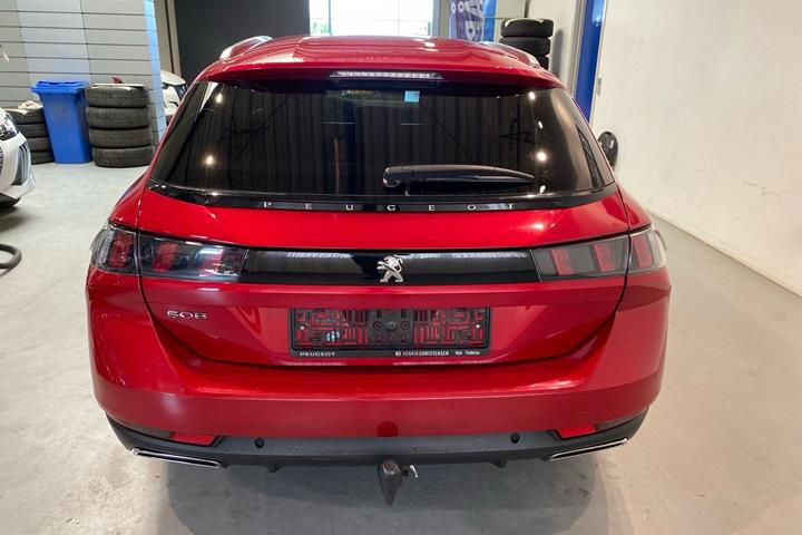 Rød Peugeot 508 fra 2020