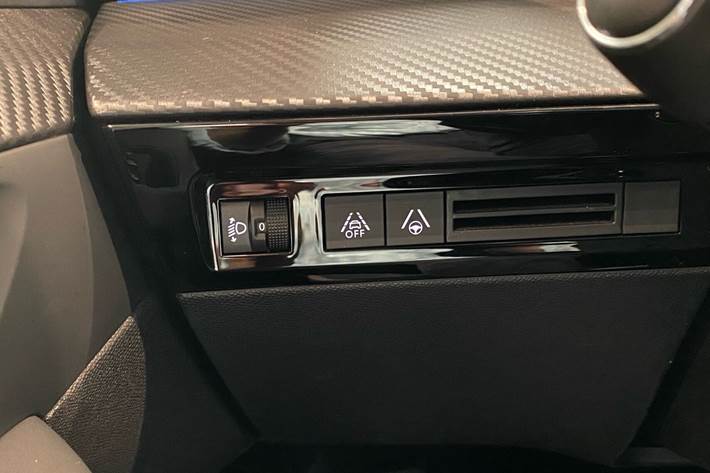 Rød Peugeot 508 fra 2020