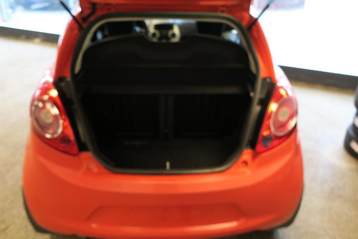 Rød Ford Ka fra 2011