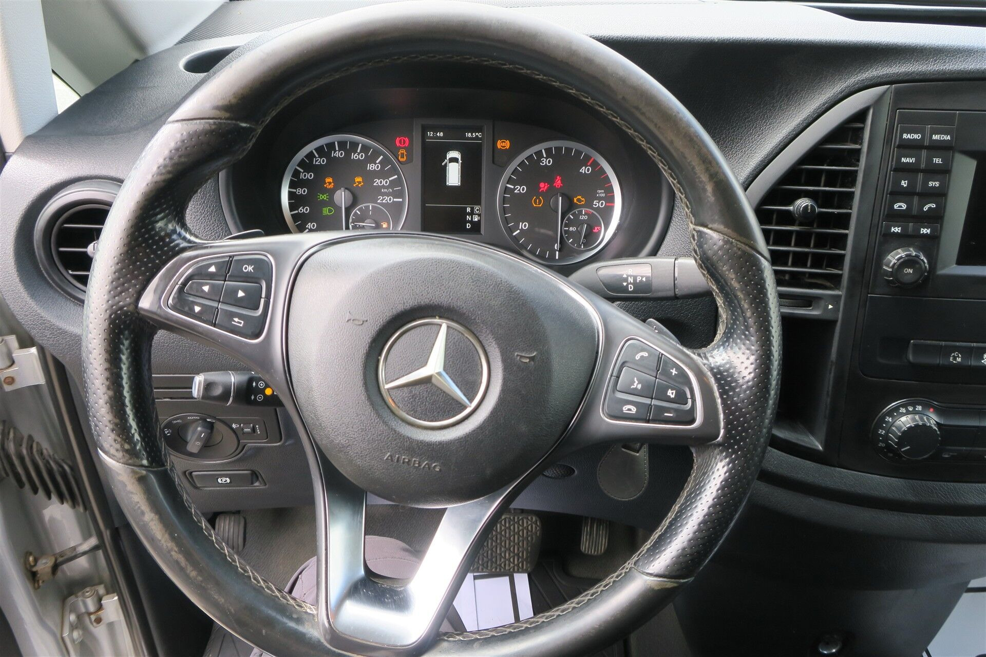 Grå Mercedes Vito fra 2015