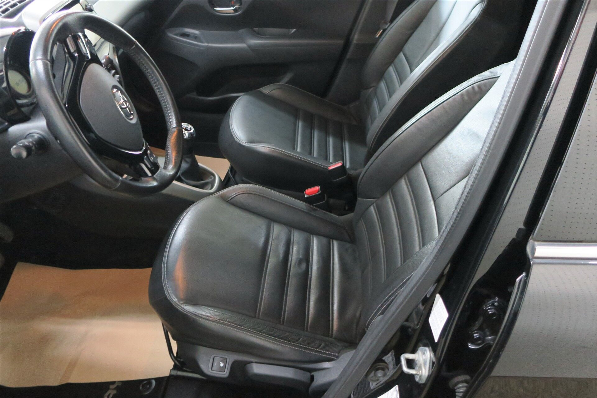 Sort Toyota Aygo fra 2017