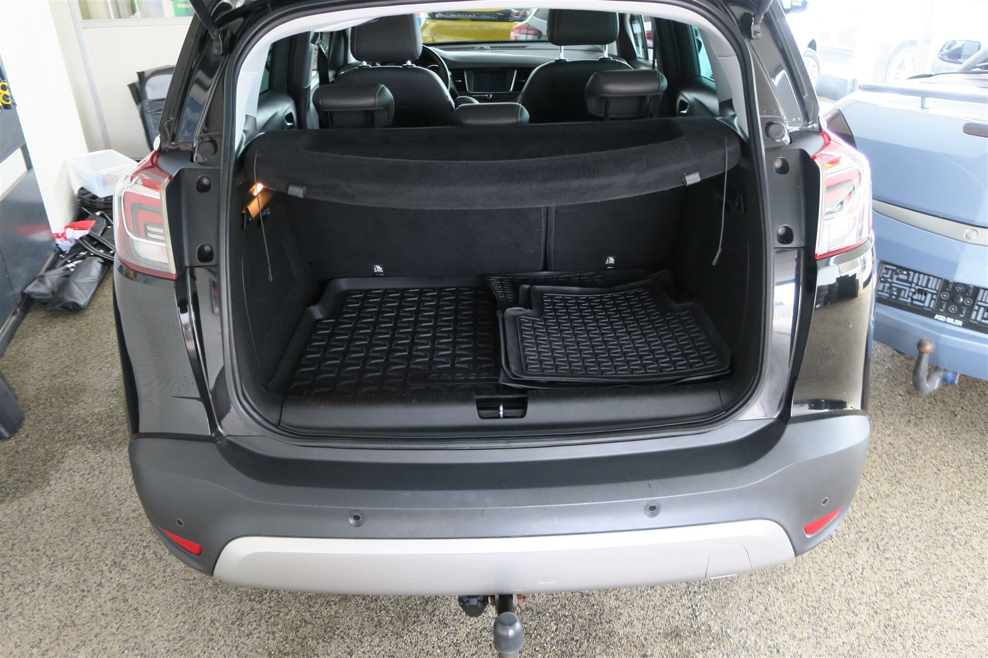 Sort Opel Crossland X fra 2018