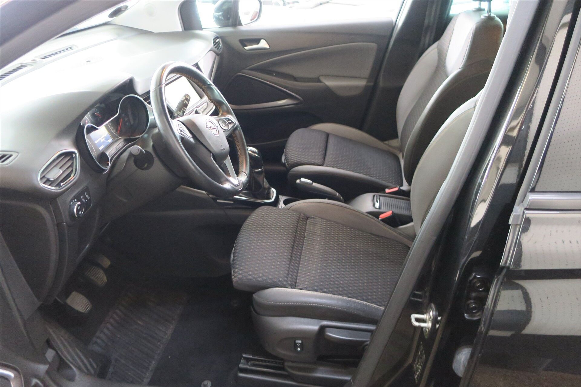 Sort Opel Crossland X fra 2018
