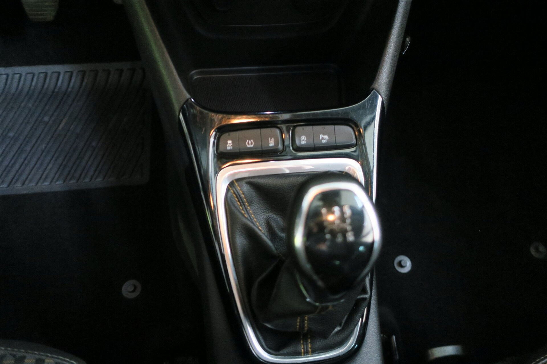 Sort Opel Crossland X fra 2018