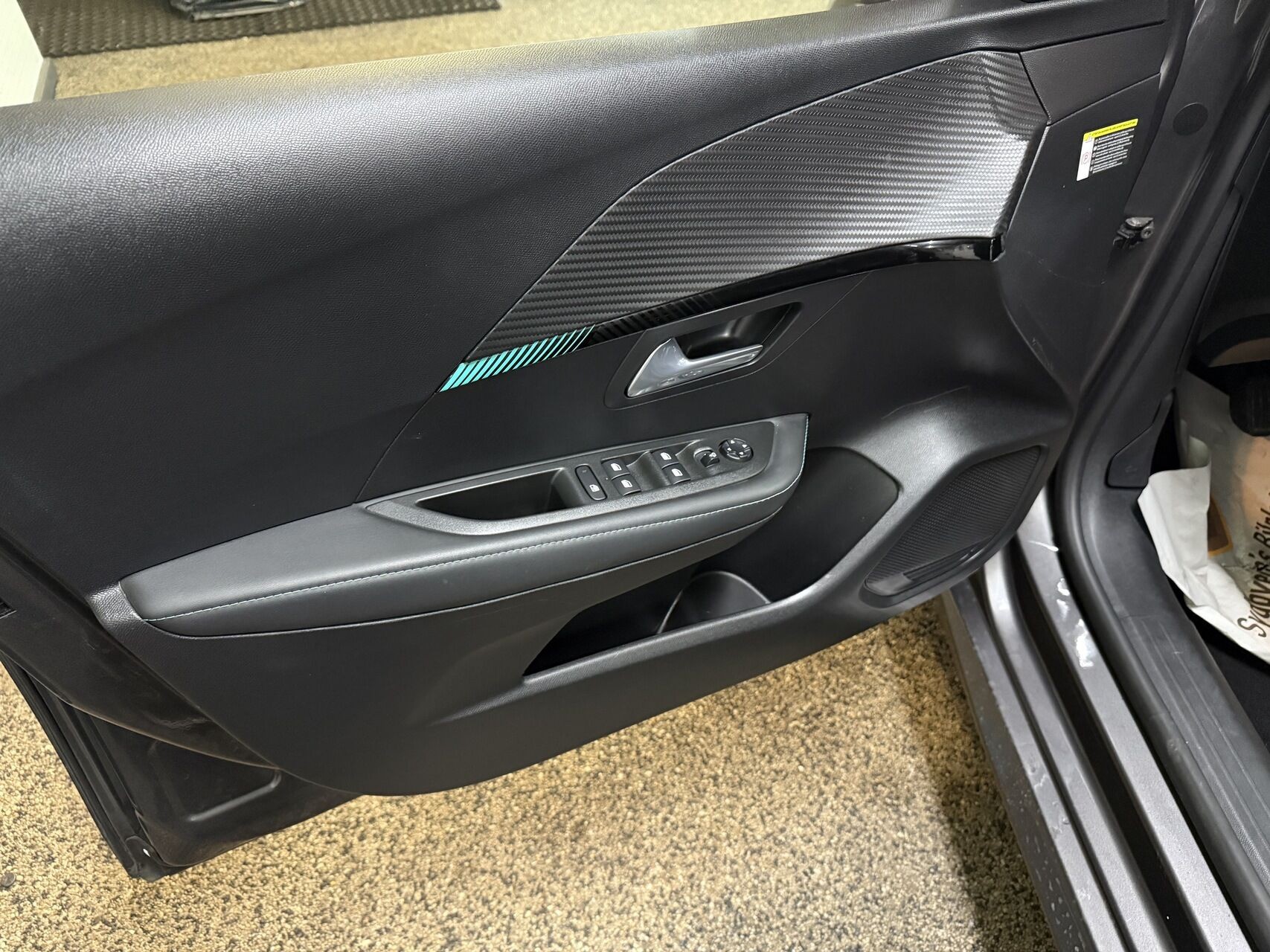 Sort Peugeot 208 fra 2021