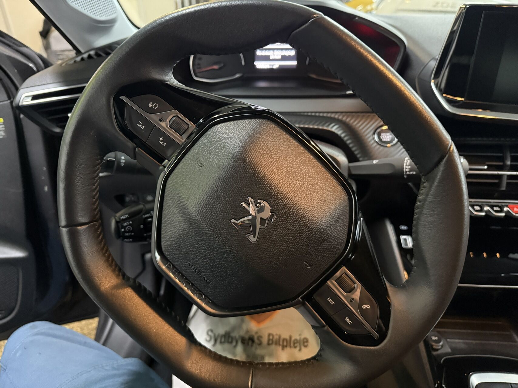 Sort Peugeot 208 fra 2021