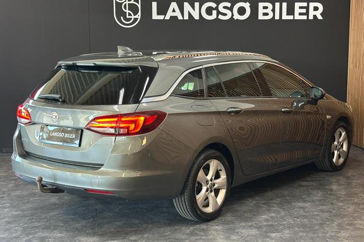 Grå Opel Astra fra 2017