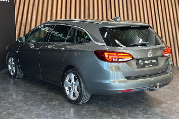 Grå Opel Astra fra 2017