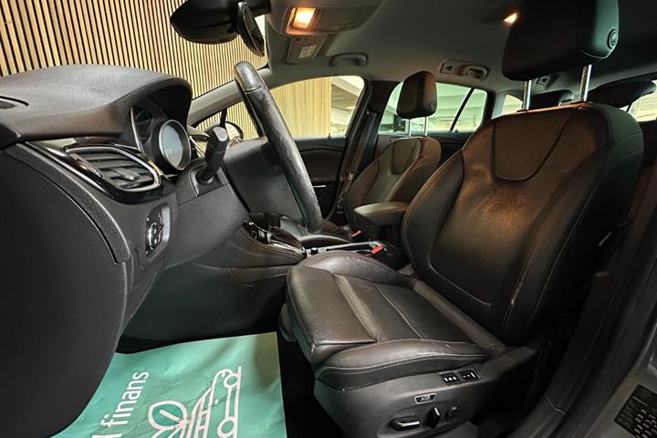 Grå Opel Astra fra 2017