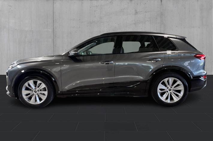 Grå Audi Q6 e-tron fra 2025