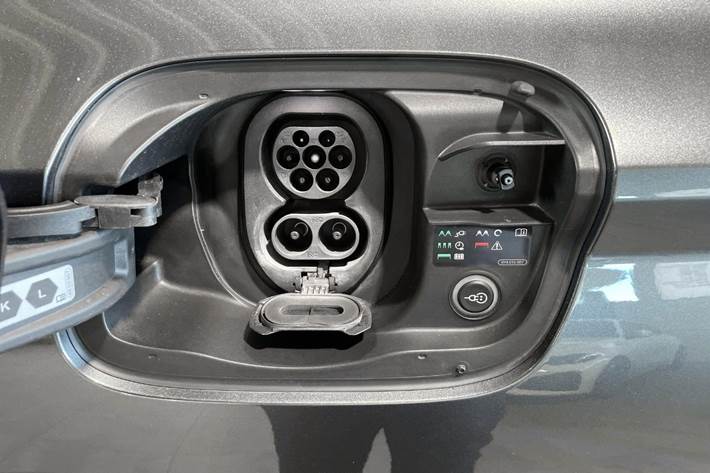 Grå Audi Q6 e-tron fra 2025