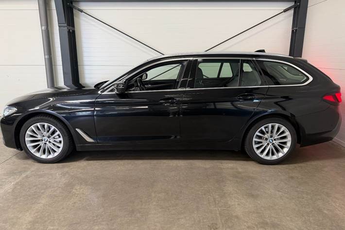 Sort BMW 530i fra 2021