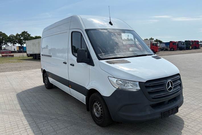Hvid Mercedes Sprinter 214 fra 2021
