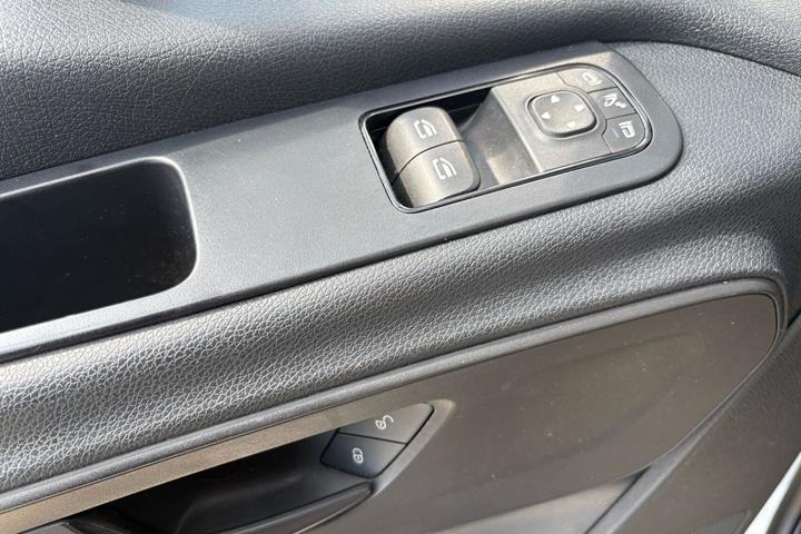 Hvid Mercedes Sprinter 214 fra 2021