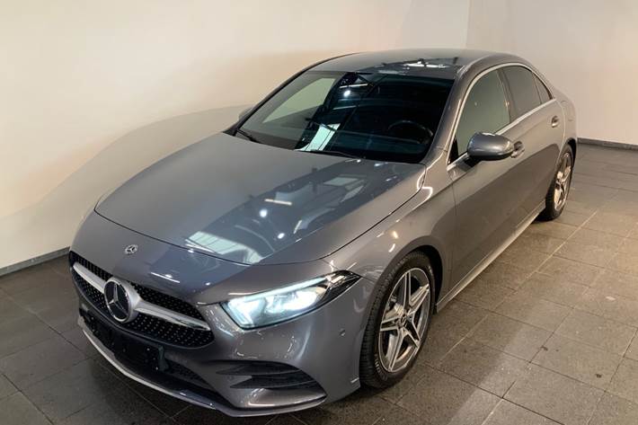 Grå Mercedes A200 d fra 2020 set udefra