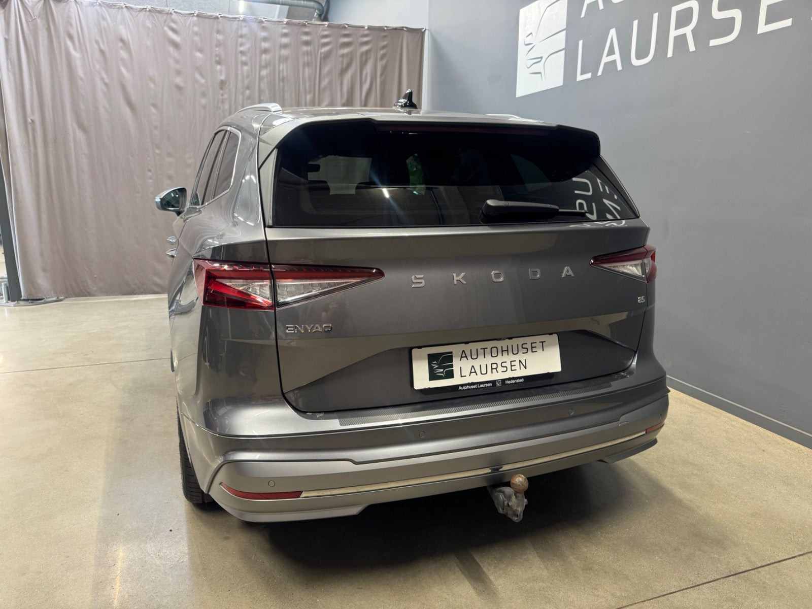 Grå Skoda Enyaq fra 2025