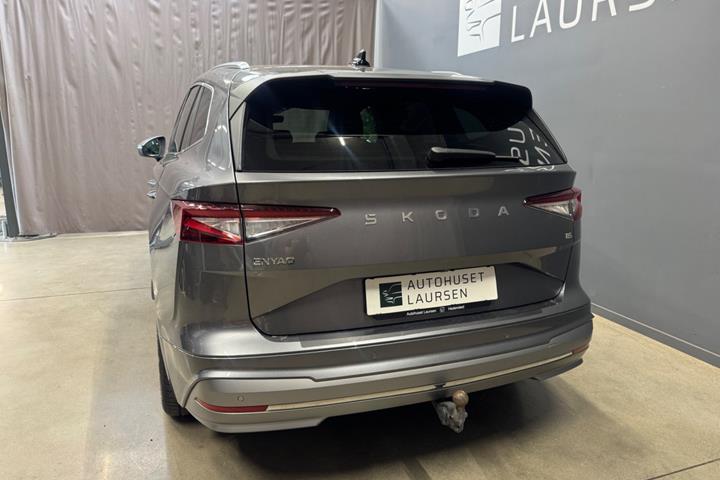 Grå Skoda Enyaq fra 2025