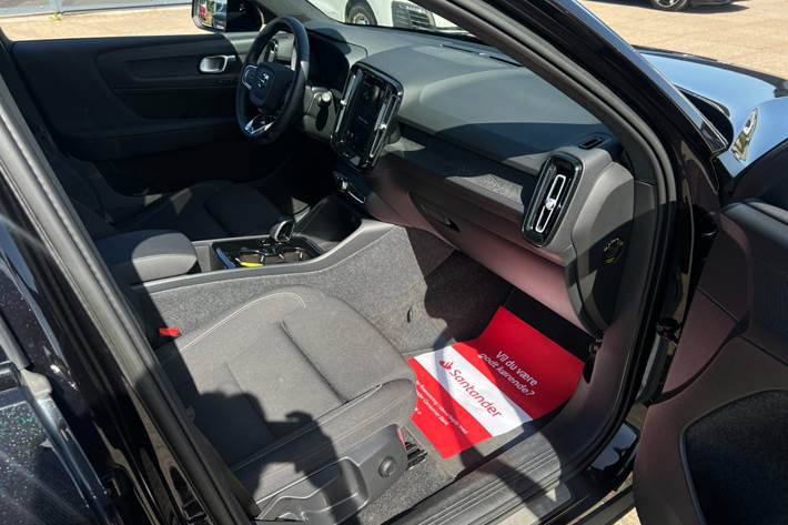 Sort Volvo XC40 fra 2023