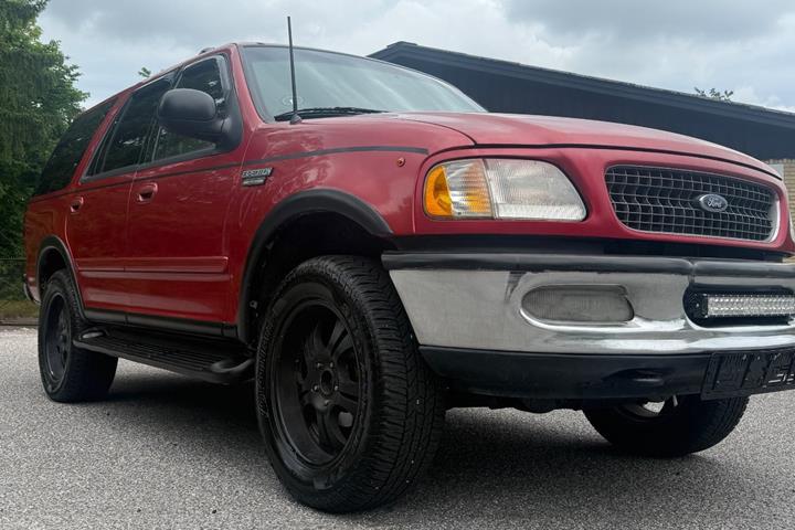 undefined Ford Expedition fra 1998 set udefra