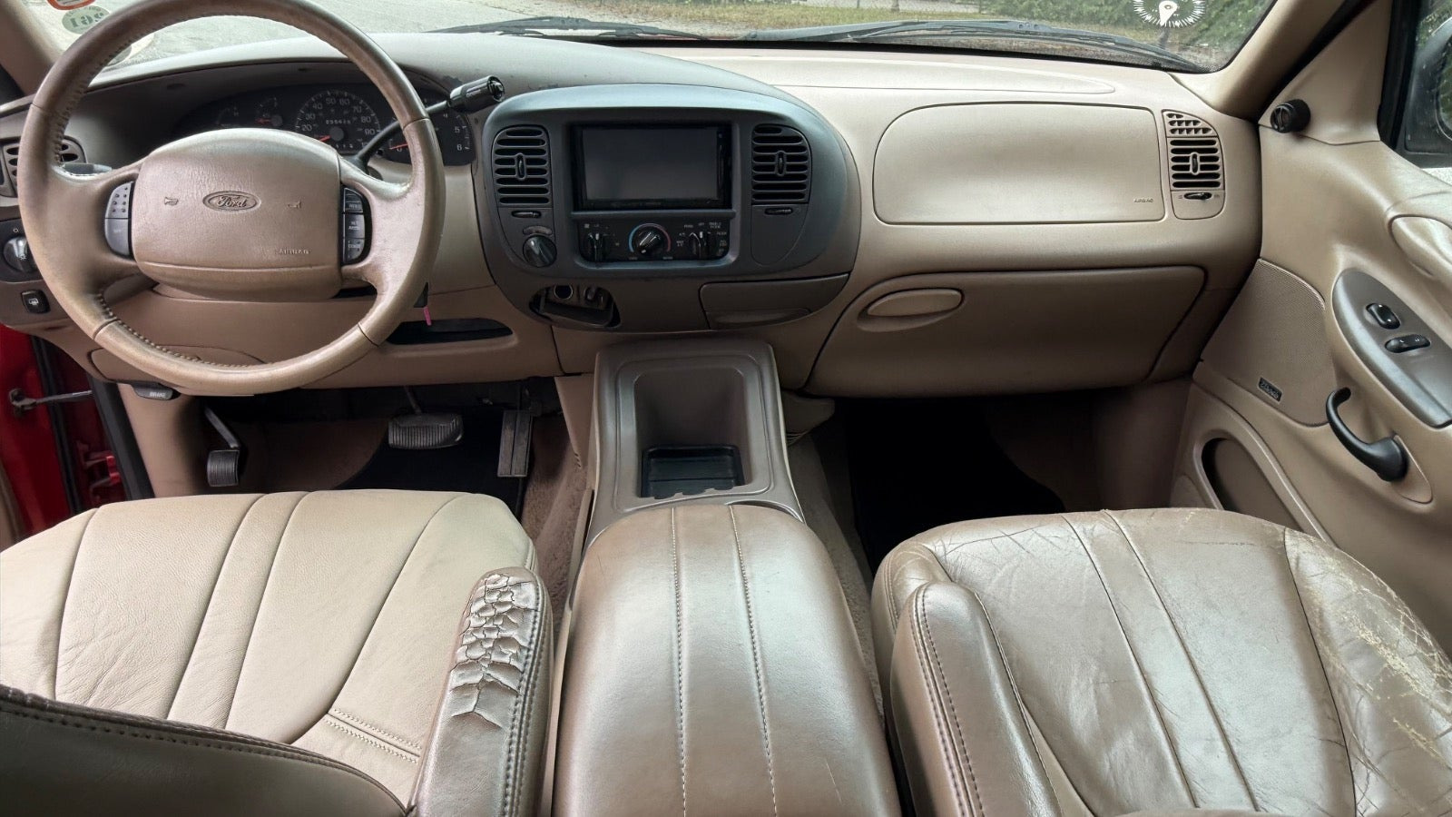 undefined Ford Expedition fra 1998 set indefra