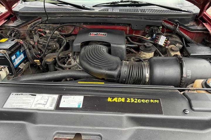 undefined Ford Expedition fra 1998 set udefra