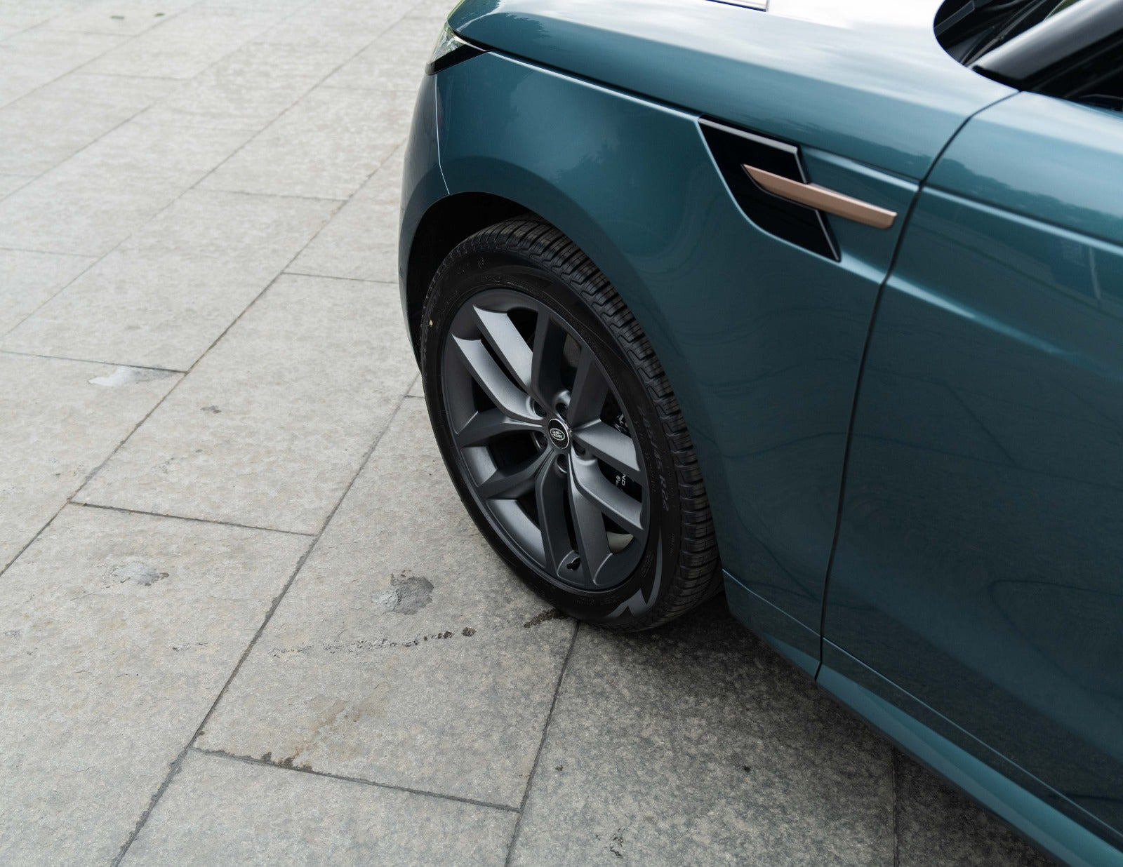 Grøn Land Rover Range Rover sport fra 2023