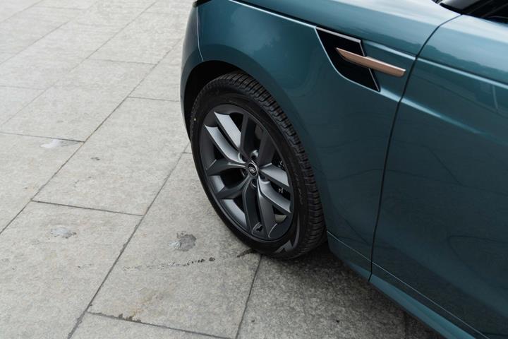 Grøn Land Rover Range Rover sport fra 2023