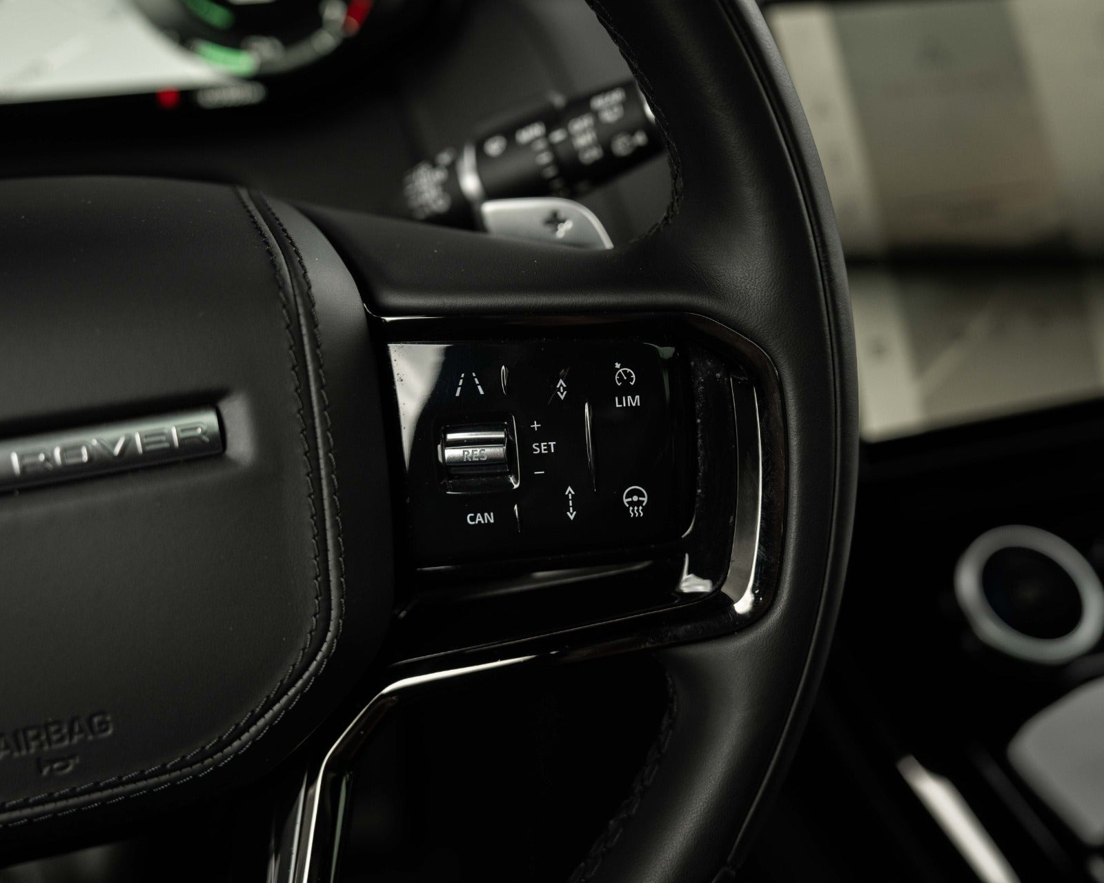 Grøn Land Rover Range Rover sport fra 2023