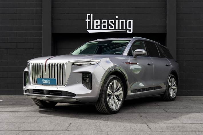 Sølv Hongqi E-HS9 fra 2023