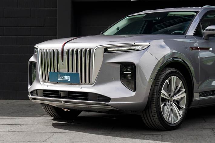 Sølv Hongqi E-HS9 fra 2023