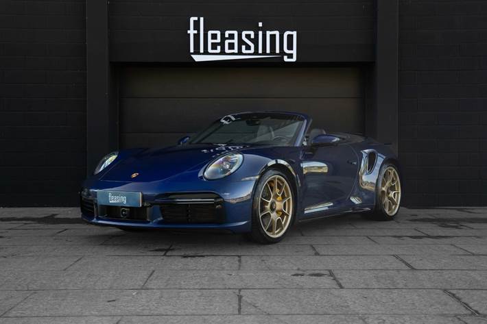 Blå Porsche 911 Turbo S fra 2020