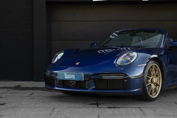 Blå Porsche 911 Turbo S fra 2020