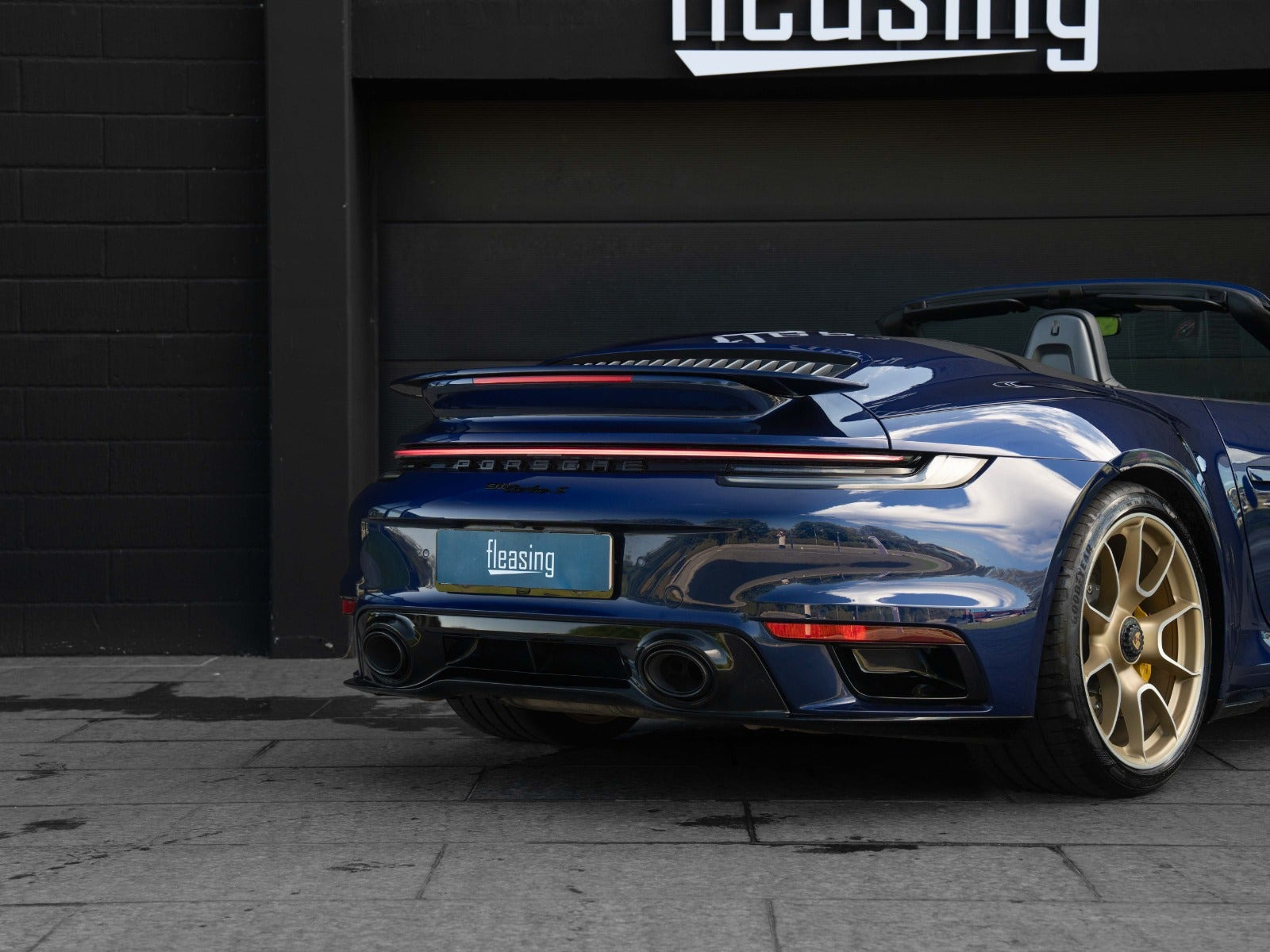 Blå Porsche 911 Turbo S fra 2020