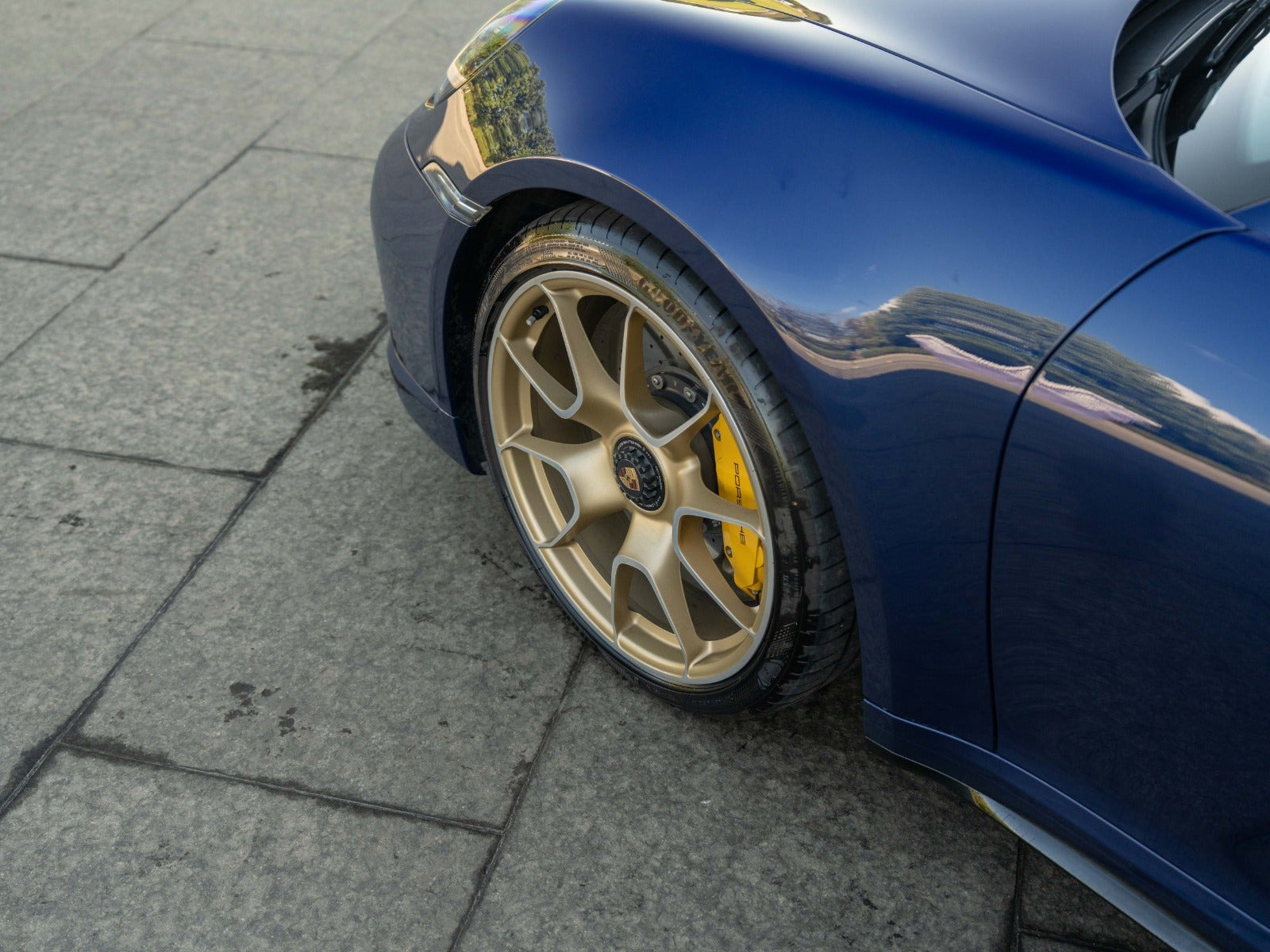Blå Porsche 911 Turbo S fra 2020