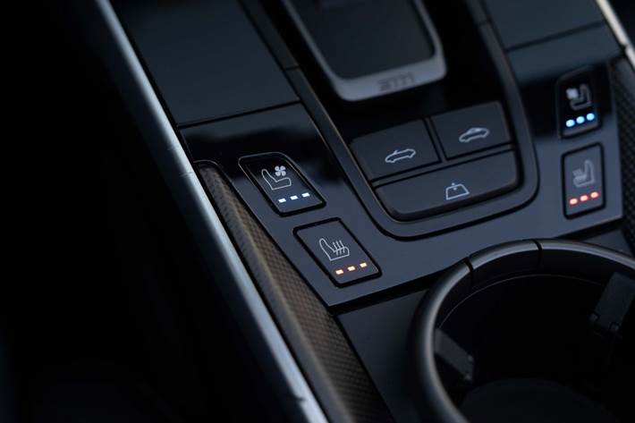 Blå Porsche 911 Turbo S fra 2020