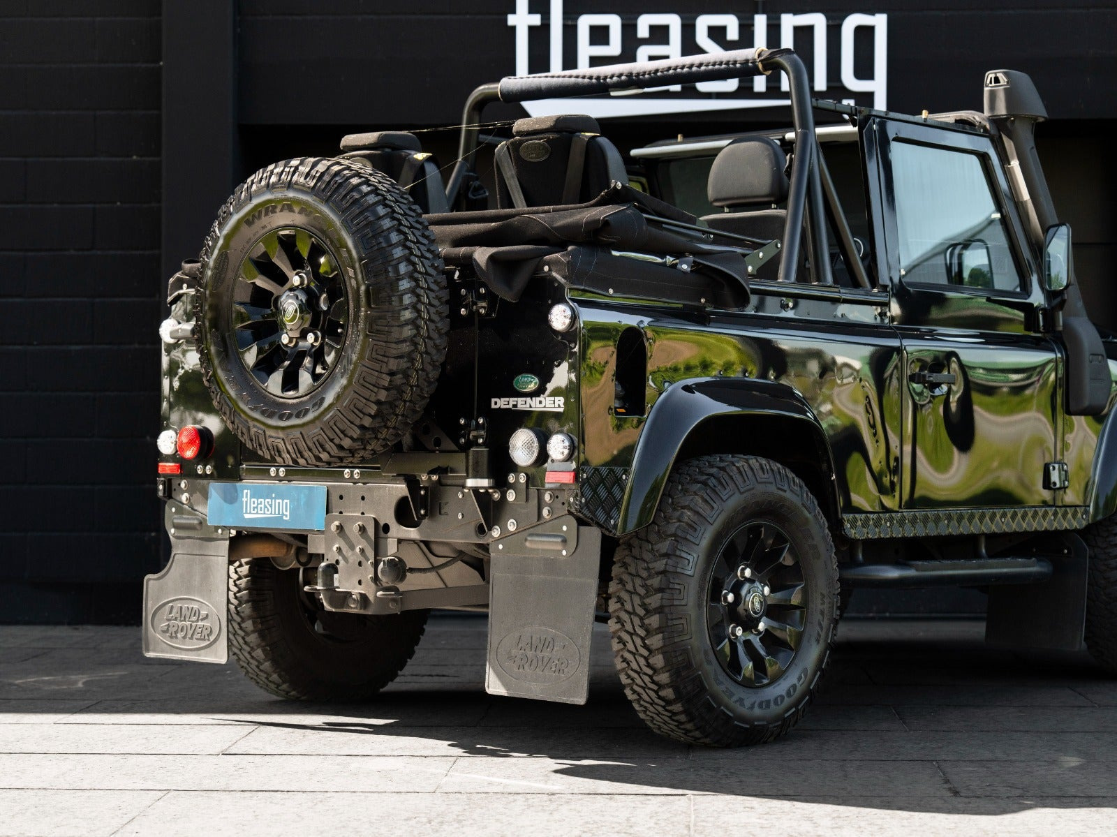 Sort Land Rover Defender 90 fra 2013