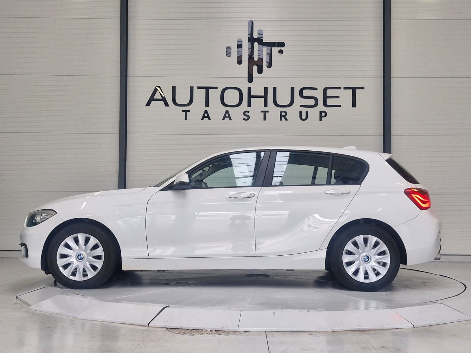 Hvid BMW 118d fra 2015