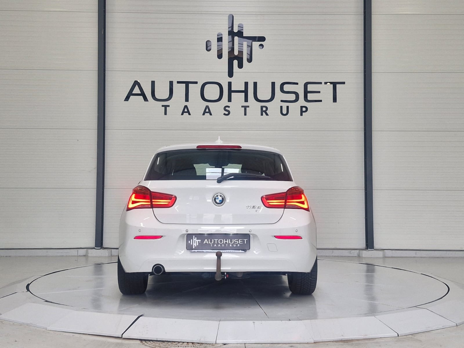 Hvid BMW 118d fra 2015