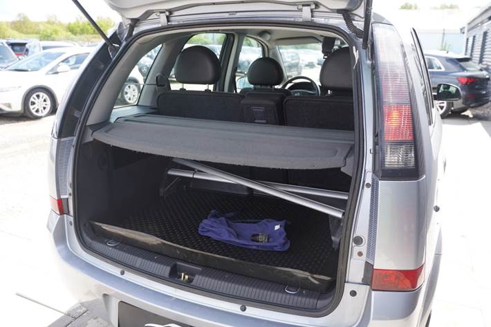 Blå Opel Meriva fra 2007