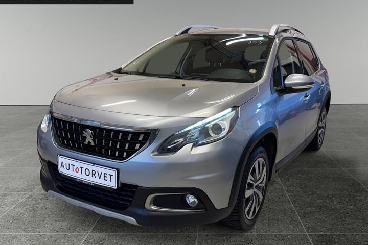 Sølv Peugeot 2008 fra 2017 set udefra