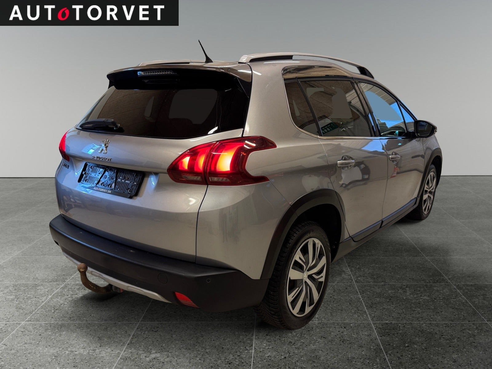 Sølv Peugeot 2008 fra 2017