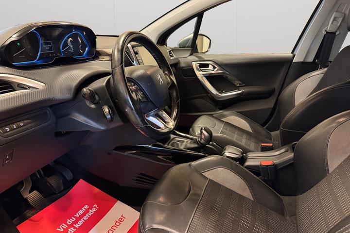Sølv Peugeot 2008 fra 2017
