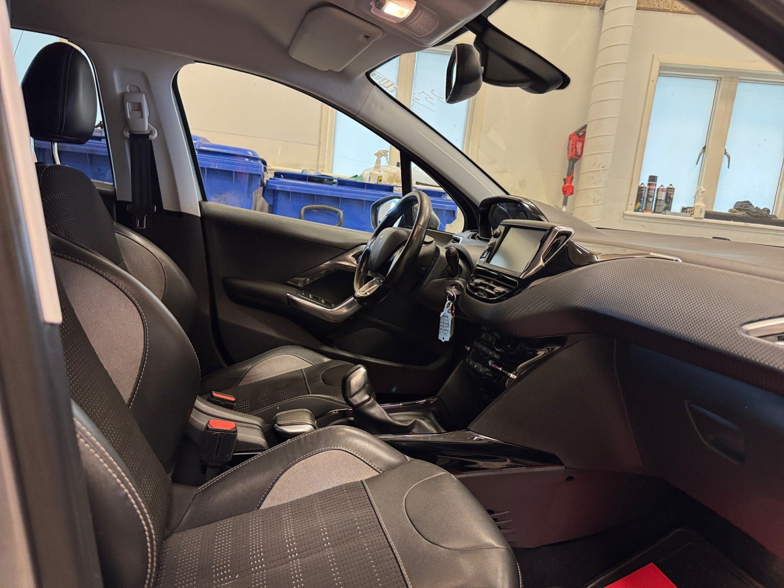 Sølv Peugeot 2008 fra 2017